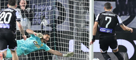 ΠΑΟΚ – ΑΕΚ: Ο Στρακόσα απέκρουσε το πέναλτι του Γιακουμάκη! (video)