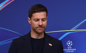 Ρεάλ Μαδρίτης: Αρκετός κόσμος στο ξενοδοχείο για την ομάδα του Αλόνσο