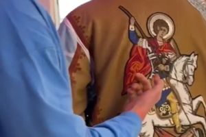 Τάουνς: Φόρεσε ζακετα με τον Άγιο Γεώργιο και δεν ήξερε τι είναι (vid)