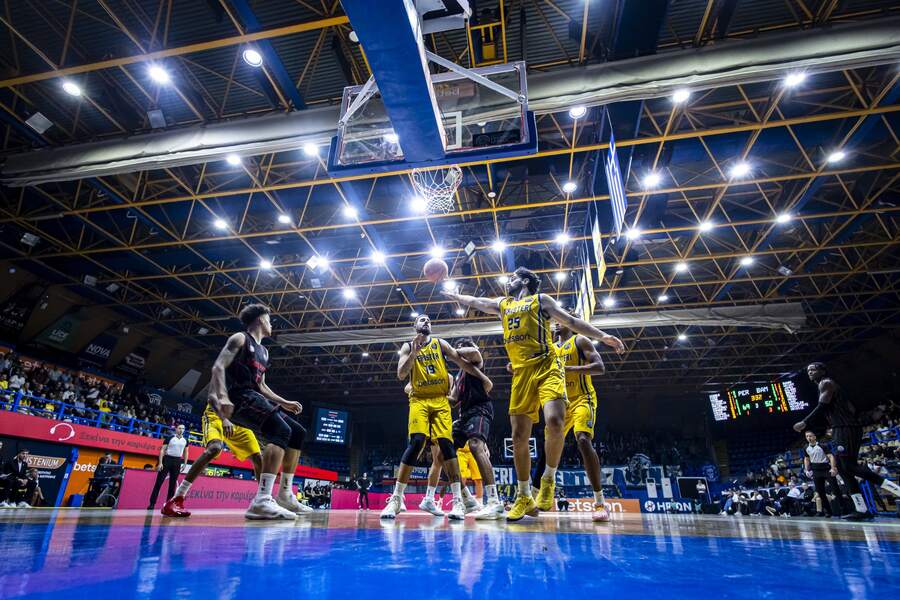 Περιστέρι - Μπάμπεργκ 93-87: Πήρε το θρίλερ με «εκτελεστή» Νικολαΐδη