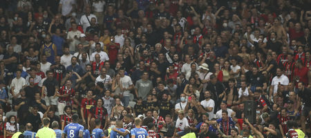 Χάος στη Νις: Οπαδοί επιτέθηκαν σε παίκτες - Καταγγελίες για γροθιές και ρατσιστικές προσβολές