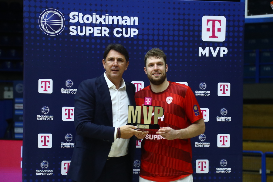 MVP του Super Cup ο Βεζένκοφ (video)
