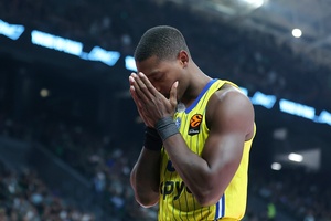 Το μήνυμα το Γουόκερ από το Ντουμπάι: «Είναι τρελό αυτό που συμβαίνει, είμαι καλά»