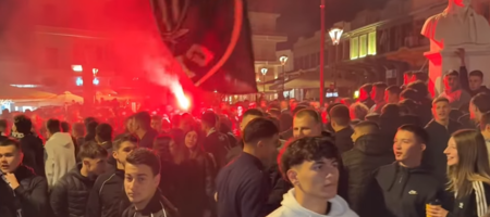 Καλαμάτα: Τρέλα για τη «Μαύρη Θύελλα», χιλιάδες Μεσσήνιοι πανηγυρίζουν στους δρόμους την άνοδο! (video)