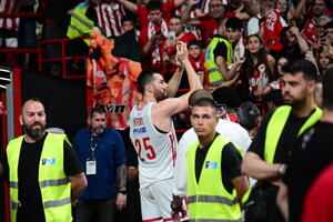 Η καθολική αποθέωση του Πίτερς, το λάβαρο και το πανό του Μπαρτζώκα (videos & photo)