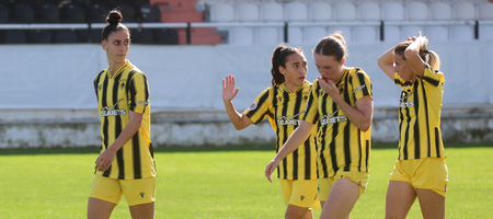 ΟΦΗ - ΑΕΚ: Αδιανόητο γκολ από την Χιλ με σουτ από το κέντρο του γηπέδου! (video)