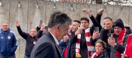 Γνώρισε την αποθέωση από οπαδούς της ομάδας η αποστολή του Ολυμπιακού στη Γερμανία!