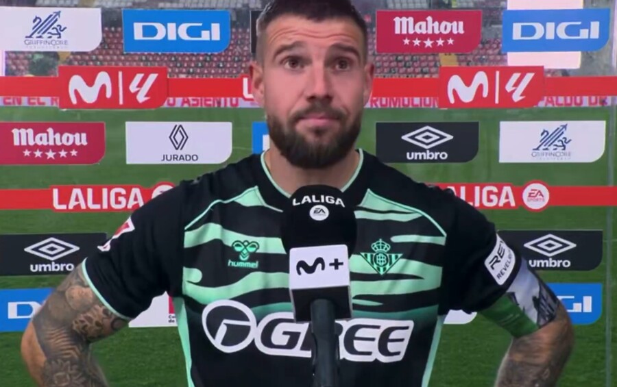 Ο Ρουίμπαλ της Μπέτις δέχθηκε ομοφοβικό σχόλιο κατά τη διάρκεια συνέντευξης (video)