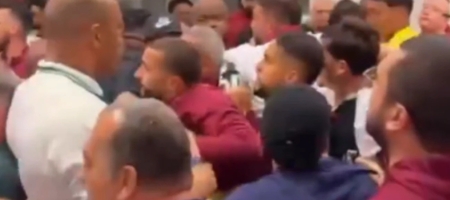 Εικόνες χάους με τη λήξη του Κορίνθιας-Παλμέιρας – Σοβαρά επεισόδια κατά την αποχώρηση των δύο ομάδων (video)