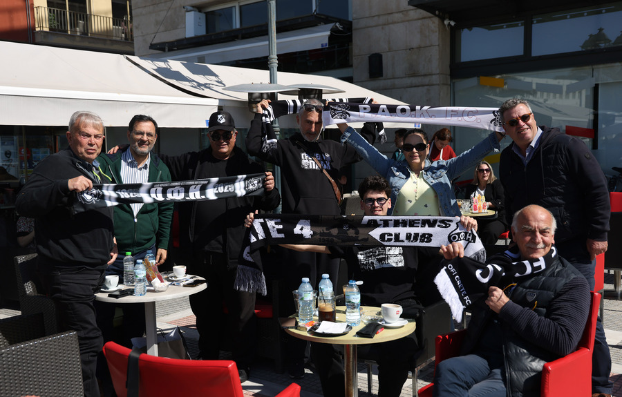 ΠΑΟΚ - ΟΦΗ: Οι φίλαθλοι «έβαψαν» ασπρόμαυρο τον Βόλο (photos)