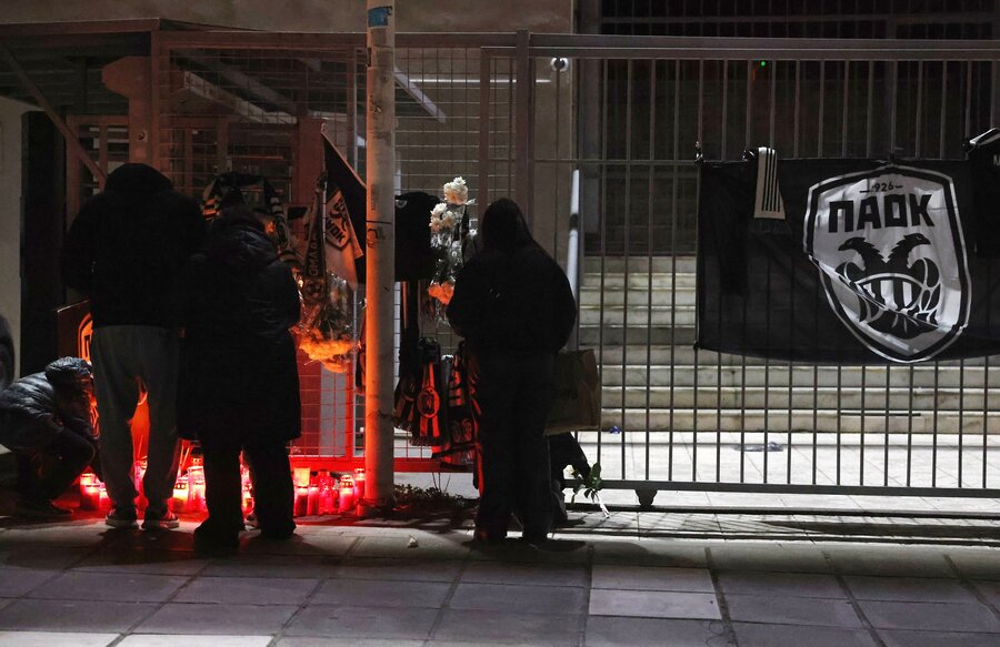 ΠΑΟΚ: Λουλούδια, κεριά και κασκόλ στο γήπεδο της Τούμπας (photos)