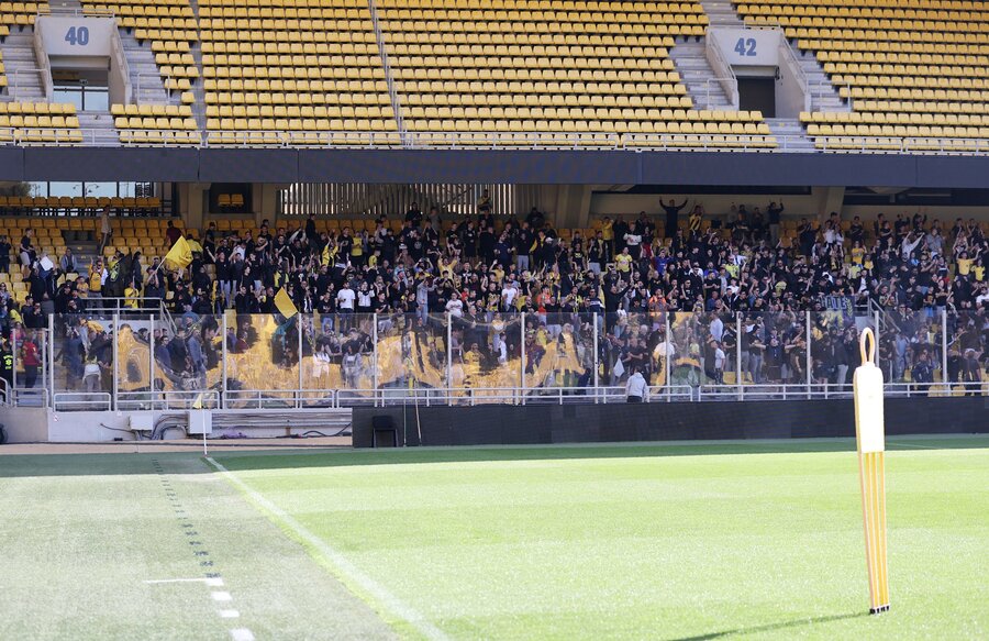 ΑΕΚ: Πανικός στην πρόβα τζενεράλε ενόψει ΠΑΟΚ από χιλιάδες οπαδούς της! (pics)