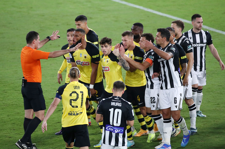 ΑΕΚ: «Διαιτητής και VAR αγνοήσαν πέναλτι στον Γκαρσία - Πιο προκλητικός από ποτέ ο Λουτσέσκου»