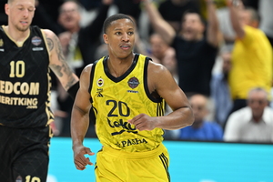 Αρμάνι: Επιστρέφει στην Ιταλία ο Ντέβον Χολ, κοιτάζει και Άλεκ Πίτερς!