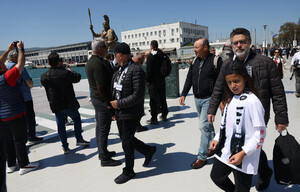 ΠΑΟΚ - ΟΦΗ: Οι φίλαθλοι «έβαψαν» ασπρόμαυρο τον Βόλο (photos)