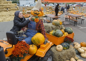 Halloween 2026: Πότε γιορτάζεται, τι συμβολίζει και γιατί σκαλίζουμε κολοκύθες