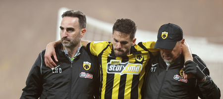 ΑΕΚ: Αγωνία για Γκατσίνοβιτς, τραυματίστηκε σοβαρά στο παιχνίδι με τον Ατρόμητο και αποχώρησε υποβασταζόμενος