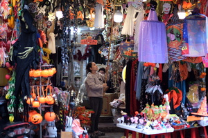 Halloween 2026: Πότε γιορτάζεται, τι συμβολίζει και γιατί σκαλίζουμε κολοκύθες