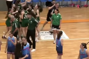 Χαμός στο Παναθηναϊκός - Παναθλητικός στις Κορασίδες: Πιάστηκαν στα χέρια μέλη των προπονητικών τιμ (video)