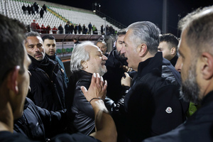 Λεβαδειακός - ΟΦΗ: Το τετ-α-τετ του Κομπότη με τους ανθρώπους του ΟΦΗ και η ένταση (video)