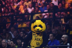 Στην προπόνηση της ΑΕΚ οι οπαδοί της πριν τον «τελικό» με την Μπανταλόνα