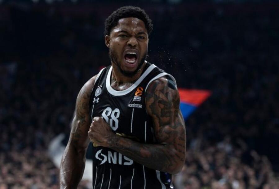 «Δεν εγκαταλείπει για Τζόουνς ο Ολυμπιακός»