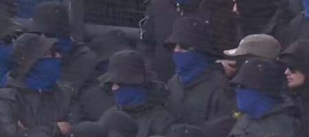 Χάος και δίωρη καθυστέρηση στο Γκόου Αχέντ Ιγκλς - Τσβόλε λόγω μασκοφόρων (video)