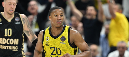 Αρμάνι: Επιστρέφει στην Ιταλία ο Ντέβον Χολ, κοιτάζει και Άλεκ Πίτερς!