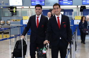 Ολυμπιακός: Αποθέωση της αποστολής στο Άμστερνταμ (video)