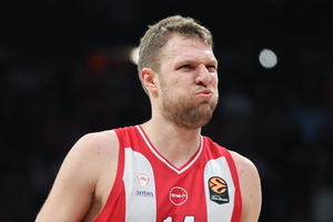 Ολυμπιακός: «Καμπάνα» στον Βεζένκοφ για το επεισόδιο με τον Πετρόπουλο