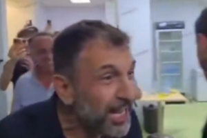 Ντινάμο Σίτι: Ο πρόεδρός της μπήκε στα αποδυτήρια και μοίραζε λεφτά μέσα από μια πλαστική σακούλα!