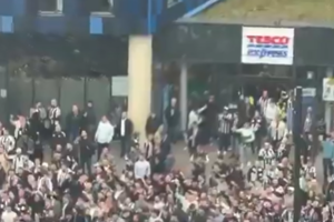 Νιουκάστλ-Σάντερλαντ: Ένταση μεταξύ οπαδών των δύο ομάδων -Ένας εξ' αυτών μετέβη στο νοσοκομείο!