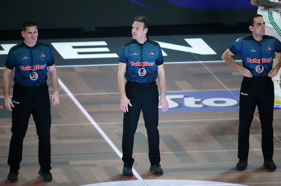 Ολυμπιακός - Παναθηναϊκός: Οι τρεις διαιτητές του τελικού Allwyn Final 8