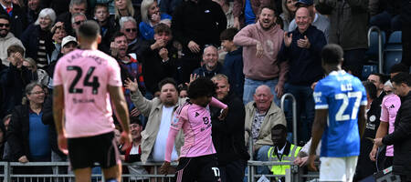 Λέστερ: Ήττα από την Πόρτσμουθ και... φουλ για League One