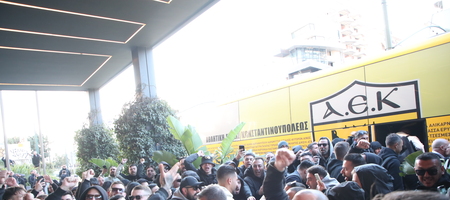 ΑΕΚ: Ψυχολογικές «ντόπες» στους παίκτες κατά την αναχώρηση για «Καραϊσκάκης»! (pics)