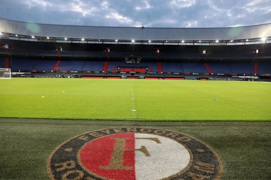 Καραδοκεί το αουτσάιντερ