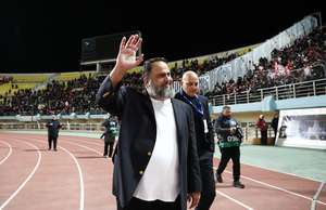 Ολυμπιακός: Αποθεώθηκε από τους οπαδούς ο Βαγγέλης Μαρινάκης (video)