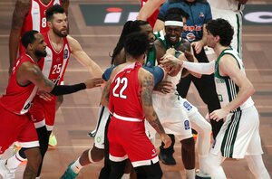 Παναθηναϊκός - Ολυμπιακός: Πιάστηκαν στα χέρια Ναν και Ντόρσεϊ - Αποβλήθηκαν και οι δύο (video)