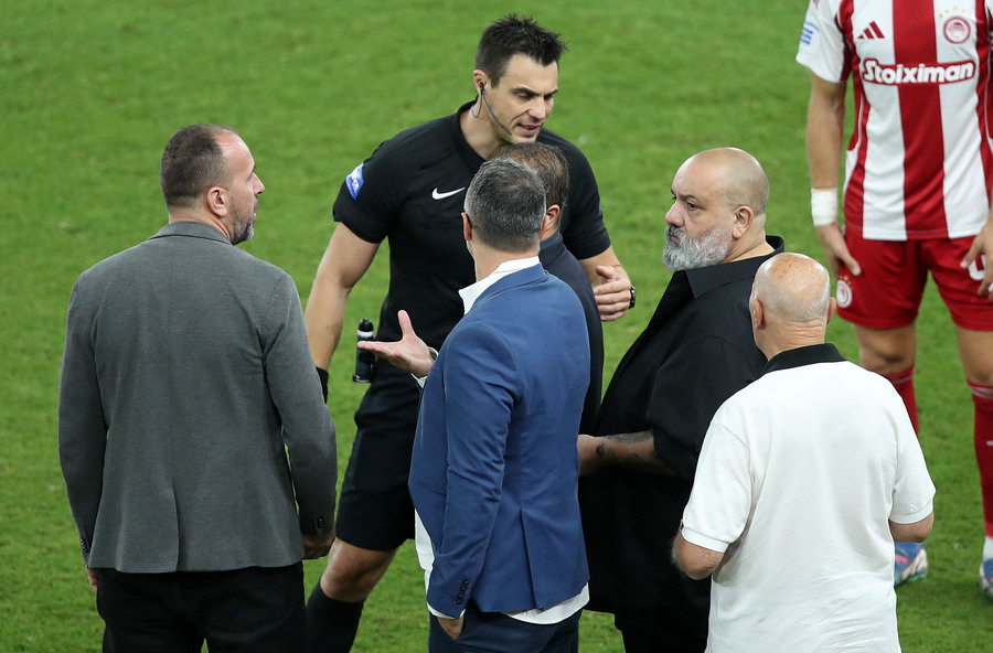 Ολυμπιακός - Λεβαδειακός: Ανεπανάληπτη καθυστέρηση λόγω προβλήματος στο VAR