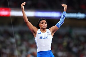 «Εξωγήινος» Καραλής: «Απογειώθηκε» στα 6.17 και ισοπέδωσε το πανελλήνιο ρεκόρ! (video)