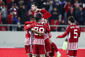 Ολυμπιακός - Βόλος 3-0: Νίκησε, πλησίασε την κορυφή και τώρα Μακάμπι (video)