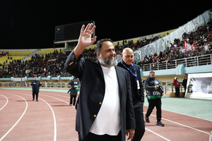 Ολυμπιακός: Αποθεώθηκε από τους οπαδούς ο Βαγγέλης Μαρινάκης (video)