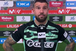 Ο Ρουίμπαλ της Μπέτις δέχθηκε ομοφοβικό σχόλιο κατά τη διάρκεια συνέντευξης (video)