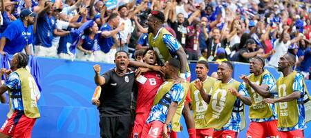 Ουρουγουάη - Πράσινο Ακρωτήριο 2-2: Οι «Μπλε Καρχαρίες» δάγκωσαν ξανά το φαβορί κι έφτασαν κοντά σε μία ιστορική πρόκριση! (video)