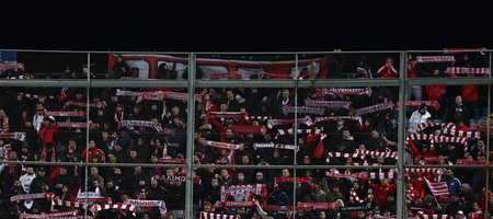 Ολυμπιακός: Σύνθημα υπέρ Μπαρτζώκα από τους οπαδούς στην Τρίπολη (video)