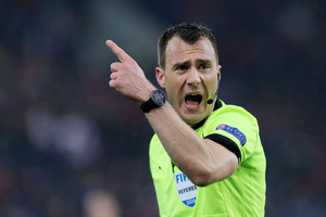 Η UEFA θεσπίζει ετήσια βραβεία για την ανάδειξη των κορυφαίων διαιτητών