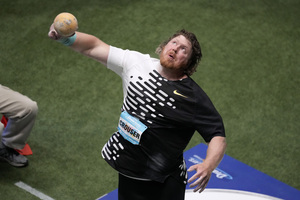 ΔΙΕΛΥΣΕ το παγκόσμιο ρεκόρ ο Κράουζερ, η σφαίρα βρήκε στον τοίχο! (video)