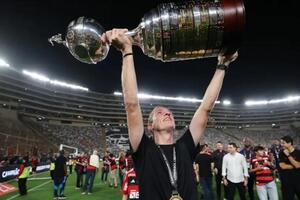 Δεν πάει πουθενά: Στη Φλαμένγκο μέχρι το 2027 ο Λουίς!