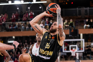 Τζέιμς: «Μικρή ομάδα η Ζάλγκιρις»