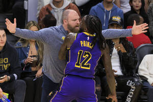 «The Athletic»: «Κοντά σε Τζένκινς για τη θέση του προπονητή οι Μπακς»